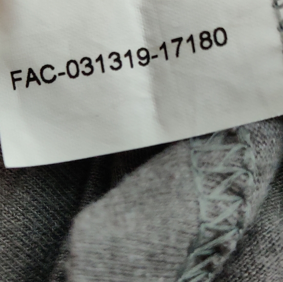 Disney Women's Mickey & Minnie Amore T-shirt, Grey, Size M - Picture 7 of 12